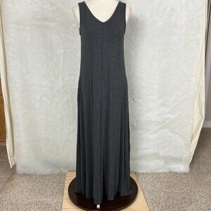 Skivys Femme Gray V-Neck Shelf Bra Sleeveless Daydreamer Maxi Dress NWOT M